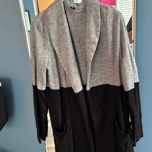 WINDSOR Women’s M grey and Black Open Front Cardigan